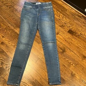 Womens Old Navy Rockstar legging Jean.  Size 4 Long